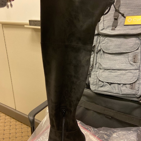 Vince Camuto boots - Picture 2 of 8